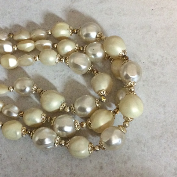 3 strand graduated Pearl 9” necklace - Picture 3 of 6